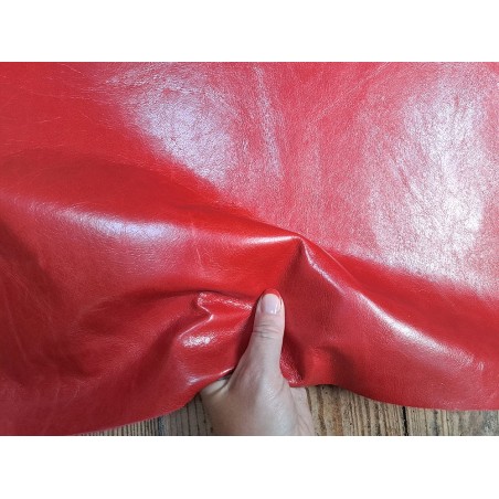 Morceau de cuir de vachette pullup ciré - rouge - maroquinerie - Cuir en Stock