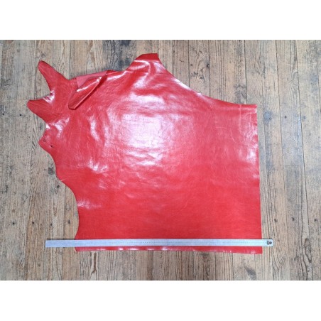 Morceau de cuir de vachette pullup ciré - rouge - maroquinerie - Cuir en stock
