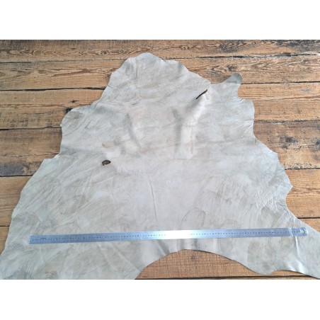 Détail peau de cuir de veau nuancé - écru - maroquinerie - Cuir en stock