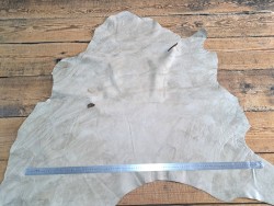 Détail peau de cuir de veau nuancé - écru - maroquinerie - Cuir en stock