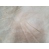 Détail peau de cuir de veau nuancé - écru - maroquinerie - cuir en stock