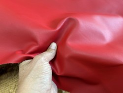 Croûte de cuir de veau pigmentée – ROUGE - Cuir en Stock