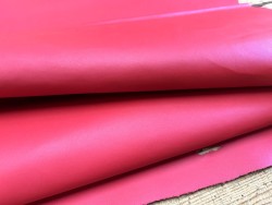 Croûte de cuir de veau pigmentée – ROUGE - Cuir en Stock