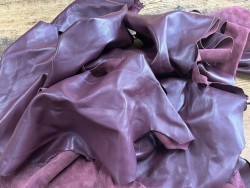 chutes de cuir d agneau bordeaux - maroquinerie accessoire luxe - cuir en stock