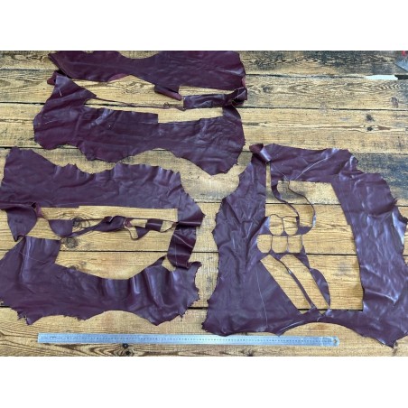 chutes de cuir d agneau bordeaux - maroquinerie accessoire luxe - cuir en stock