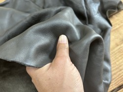 Chutes de cuir vache gris orage - maroquinerie ameublement - cuir en stock