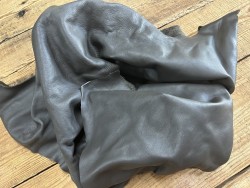 Chutes de cuir vache gris orage - maroquinerie ameublement - cuir en stock