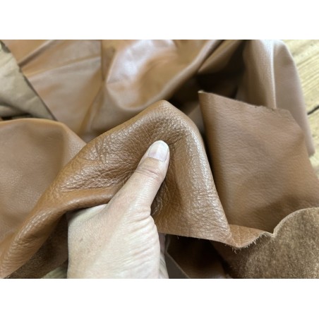 Chutes de cuir de vache fauve de qualité - ameublement maroquinerie - Cuir en Stock