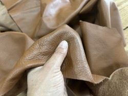 Chutes de cuir de vache fauve de qualité - ameublement maroquinerie - Cuir en Stock
