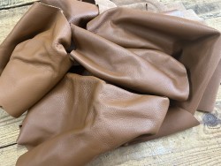 Chutes de cuir de vache fauve de qualité - ameublement maroquinerie - Cuir en Stock