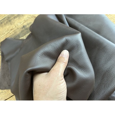 Chutes de cuir de vache marron de qualité - ameublement maroquinerie - Cuir en Stock