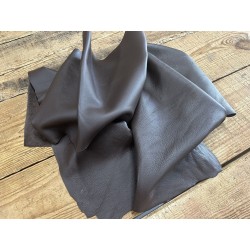 Chutes de cuir de vache marron de qualité - ameublement maroquinerie - Cuir en Stock