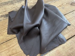 Chutes de cuir de vache marron de qualité - ameublement maroquinerie - Cuir en Stock