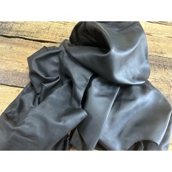Chutes de cuir de vache noire de qualité - ameublement maroquinerie - Cuir en Stock