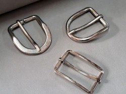 LOT de 3 boucles de ceinture - P - Bonne affaire