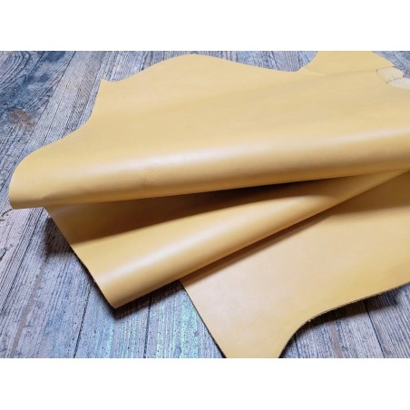Demi-peau de cuir de veau BOX lisse - tannage ferme - paille - Cuir en stock