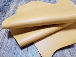 Demi-peau de cuir de veau BOX lisse - tannage ferme - paille - Cuir en stock