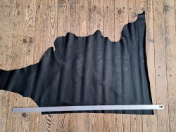 Morceau de cuir de vache grainé - Noir mat - B - Cuir en Stock