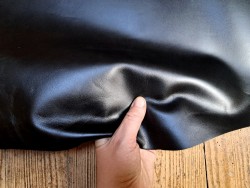 peau de cuir de veau BOX lisse - tannage ferme - noir - cuir en stock