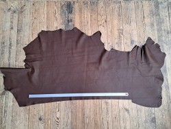 Grand morceau de cuir de taurillon - gros grain - marron - Cuir en stock