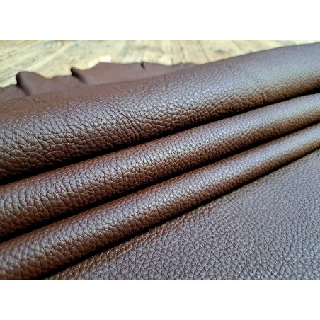Grand morceau de cuir de taurillon - gros grain - marron - Cuir en Stock