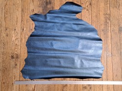 chèvre métallisée - bleu - cuir en stock