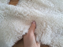 Peau de mouton lainé beige - CHOIX ÉCART - K - Cuir en stock