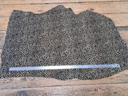 Peau de veau velours - grain léopard - sable - Cuir en stock