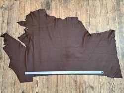 Grand morceau de cuir de taurillon - gros grain - marron - Cuir en Stock