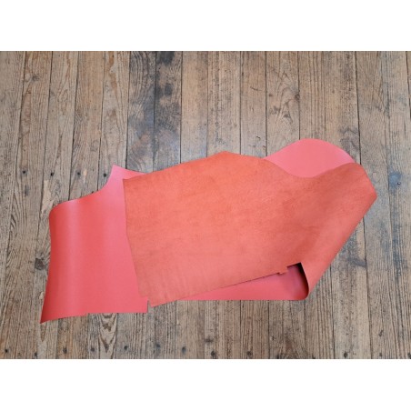 Morceau de cuir de vachette grainée - Corail - Cuir en Stock