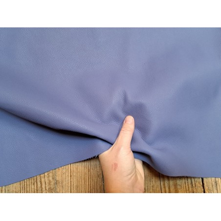 Peau de cuir de vache - ameublement - bleu lavande - Cuir en stock
