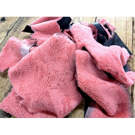 Chutes de cuir d'agneau lainé rose - Cuir en Stock