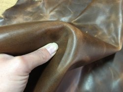 Demi-peau de cuir de vachette pull up ciré brun cuirenstock