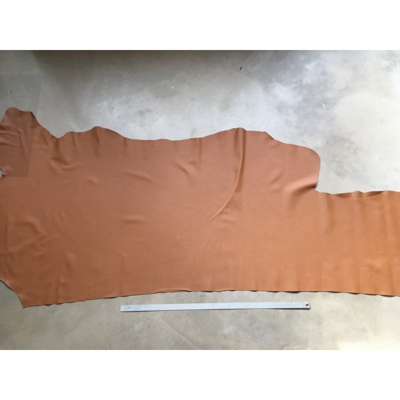 Demi-peau de cuir de vachette perforé camel cuir en stock Demi-peau de cuir de vachette perforé camel cuir en stock
