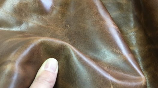 demi-peau de cuir de vachette ciré brun pull up Cuirenstock