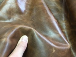 demi-peau de cuir de vachette ciré brun pull up Cuirenstock