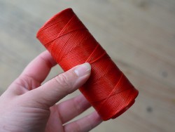 Bobine de fil polyester poissé orange point Sellier maroquinerie couture Cuirenstock