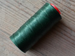 Bibine de fil polyester tressé et ciré pour coudre le cuir à la main type point sellier vert foncé Cuirenstock