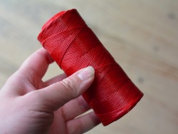 Fil poissé couture main du cuir qualité pro rouge Cuir en Stock