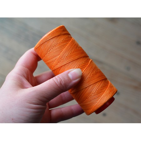 Fil ciré couture point sellier orange polyester 150m Cuir en Stock