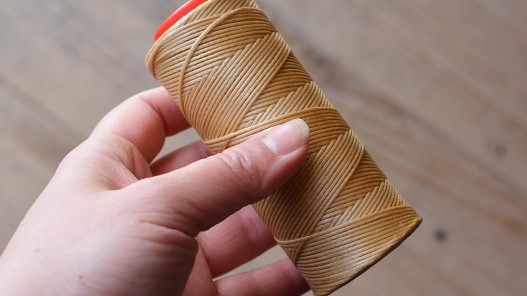 Bobine de fil poissé en nylon pour la couture du cuir - Cuirtex