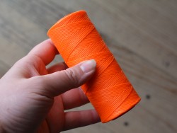 Fil ciré polyester orange fluo coudre le cuir à la main point sellier Cuir en Stock