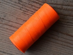 Bobine fil polyester 1mm tressé et poissé orange fluo couture cuir main Cuirenstock