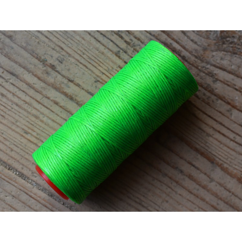Bobine de fil polyester tressé poissé Vert FLUO x150m - Cuir en Stock