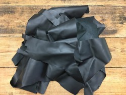 chutes de cuir de veau noir mat maroquinerie cuir en stock