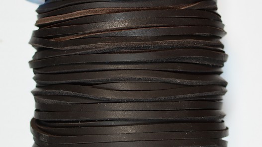 Lacet de cuir carré 3.5 mm marron foncé chocolat vendu au mètre premier choix - Cuir en Stock