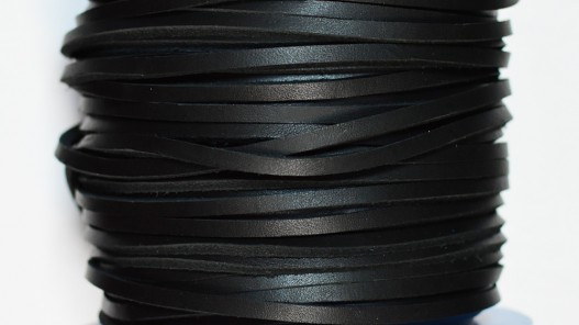 Lacet de cuir carré 3.5 mm noir vendu au mètre - Premier choix - Cuir en Stock