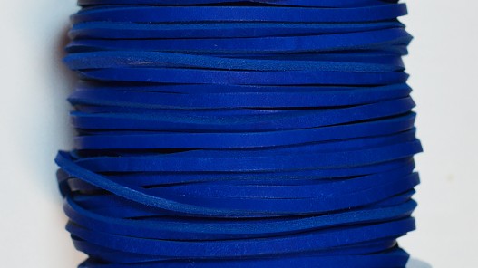 Lacet de cuir carré 3.5 mm bleu électrique vendu au mètre - Cuir en Stock