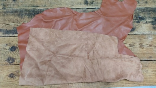 Demi-peau de cuir de veau lisse camel cuir en stock
