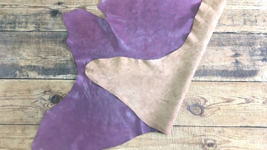 Peau de cuir de buffle végétal naturel bordeaux cuir en stock